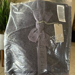 Barefoot Dreams NWT Deep Sea Blue Indigo CozyChic Lite Confetti Scarf